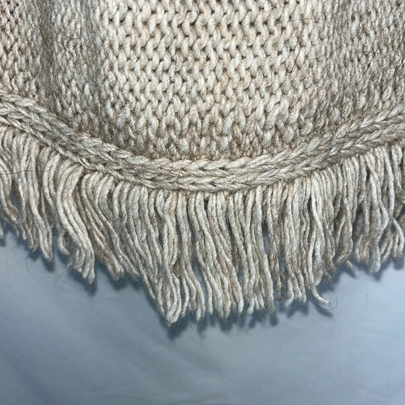 SPERICO knit cowl neck fringed hem poncho One Size oatmeal color - Picture 6 of 9